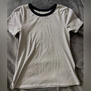 Old Navy Black and White Striped T-Shirt Size Small